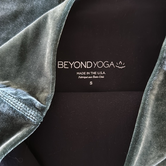 Beyond Yoga Velvet High Waisted Velvet leggings - Picture 6 of 8
